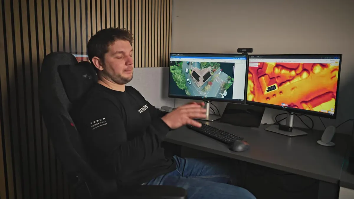 Tom from Vanadium explaining the 3D roof model on screen